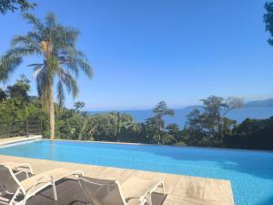 Casa com piscina em Ilhabela
