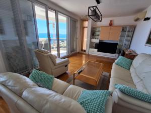 Luxury Apartment Tina by the beach Znjan Split put znjana 3c