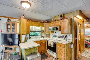 Hike, Swim, Ski and More Pet-Friendly Newland Home!
