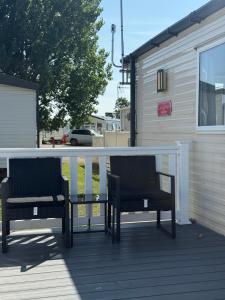 6 Beds 2 Sofa bed Family friendly - unlimited Wi-Fi, Warm, Cozy Sun decking Caravan at Seawick Holiday Park