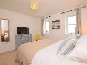 3 Bed in Westward Ho 74354