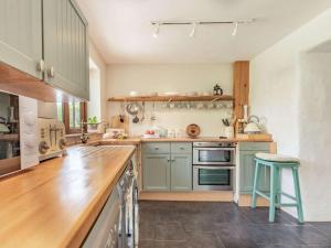 2 Bed in Llangwm FB310