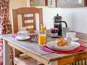 1 bed property in Gower 77981