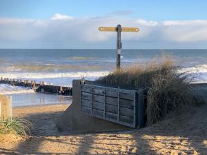 2 Bed in Bacton 86430