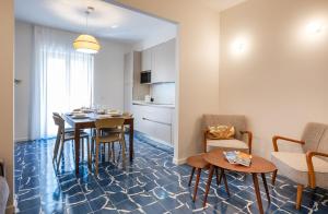 Elegant & Modern 4Bedroom Home in Central Sorrento