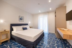 Elegant & Modern 4Bedroom Home in Central Sorrento