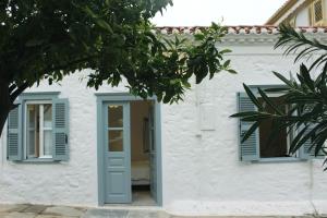 Studio Annezo Hydra Greece