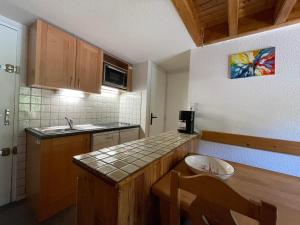 Appartement montagnard pour 7 pers avec mezzanine, proche des pistes aux Menuires - FR-1-452-30