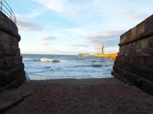 Riverside Cottage with free parking, overlooking the River Esk