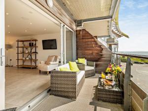 2 Bed in Tenby FB292