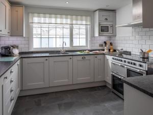 4 Bed in Portmellon 48109