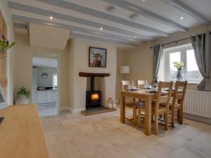 2 Bed in Llanfairtalhaiarn 88974