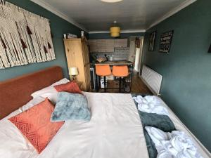 Twenty-One Retreat Surrounded by open landscapes