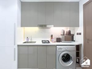 Urban Charm Studio with Balcony in Azizi Riviera