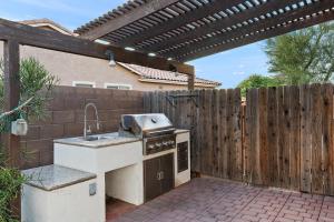 Dream And Drift Luxe Pool Spa Pool Table Firepit Paradise