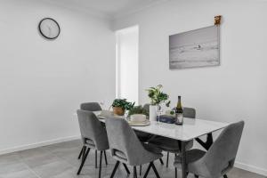 Spacious 4BR Home Great Area close to everything