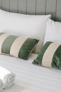 Spacious 4BR Home Great Area close to everything