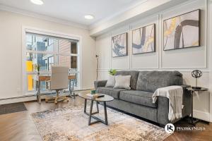 Executive 2 Bedroom Suite near MRU and Downtown with Free Underground Parking Wifi and More