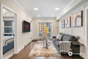 Executive 2 Bedroom Suite near MRU and Downtown with Free Underground Parking Wifi and More