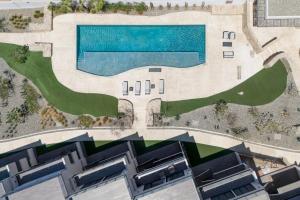 New and Elegant 4Bedroom House Steps from the Beach