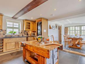 3 Bed in Ruthvoes 82405