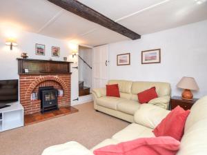 2 Bed in Roughton BUCN8