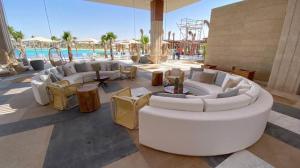 Swan lake magical chalet! North coast