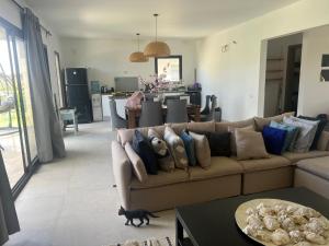 Swan lake magical chalet! North coast