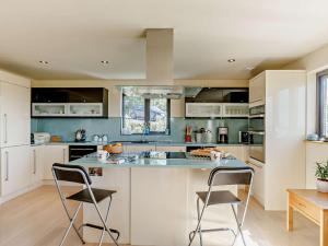 4 bed in Glastonbury SHALO