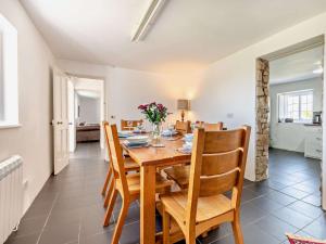 4 Bed in Isle of Purbeck IC036