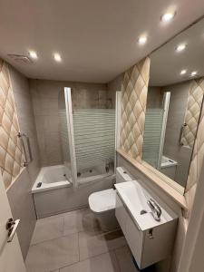 Apartamentos Vino Tinto y Restaurante Tomate Rosa