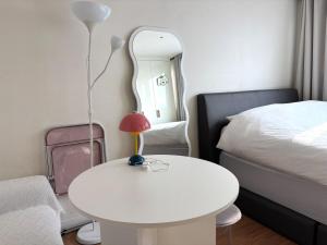 5 minutes from Hongik University Station Inhere Studio- room A