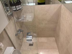 5 minutes from Hongik University Station Inhere Studio- room A