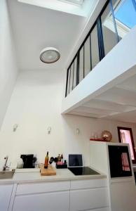 Contemporary-style pavilion