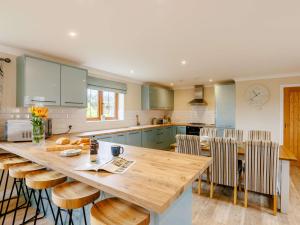 3 Bed in Westward Ho 89865