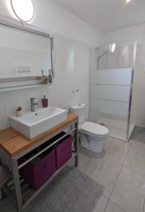 Chalets Le Rocky Lodge Large cottage with wooden deck and private garden next to Fontainebleau Forest : photos des chambres