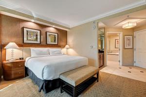 Sierra Studio at MGM Signature Tower 1 with Balcony Strip View 5 MIN WALK FROM F1 GRANDSTAND