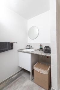 Modern 1BR Vienna Getaway near tram