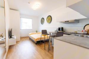 Private 1BR Value Stay w Kitchenette and Walk to Tram