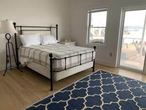 Waterfront Luxury in Town