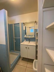 B&B / Chambres d'hotes Villa Gypsie : Chambre Familiale avec Salle de Bains Privative