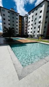Apto c TV Streaming Ar Wifi e Piscina