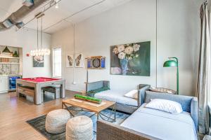 Walk to Vanderbilt Eclectic Apt in Nashville