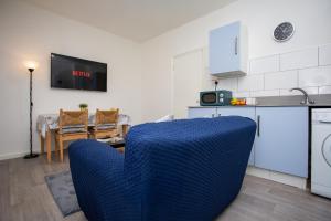 Elegant 3-Bed City Flat with Views, Fast WiFi & Easy Train Links!