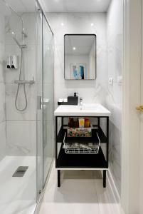 Sunny Terrace I Heated pool I King bed I Cook Zone I Parking