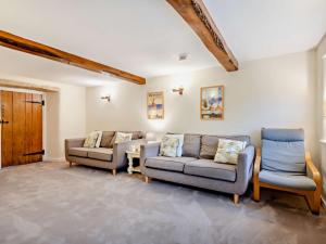 4 Bed in Church Knowle DC125