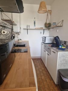 La Baronnie Studio cosy très bien équipé, 4 pers, proche plage, terrasse, climatisation et parking privé