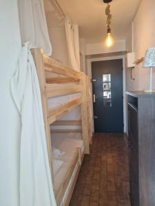 La Baronnie Studio cosy très bien équipé, 4 pers, proche plage, terrasse, climatisation et parking privé