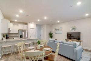 Pensacola Retreat with Pool Access, 20 Mi to Beach