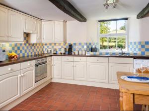 2 Bed in Bampton SZ271
